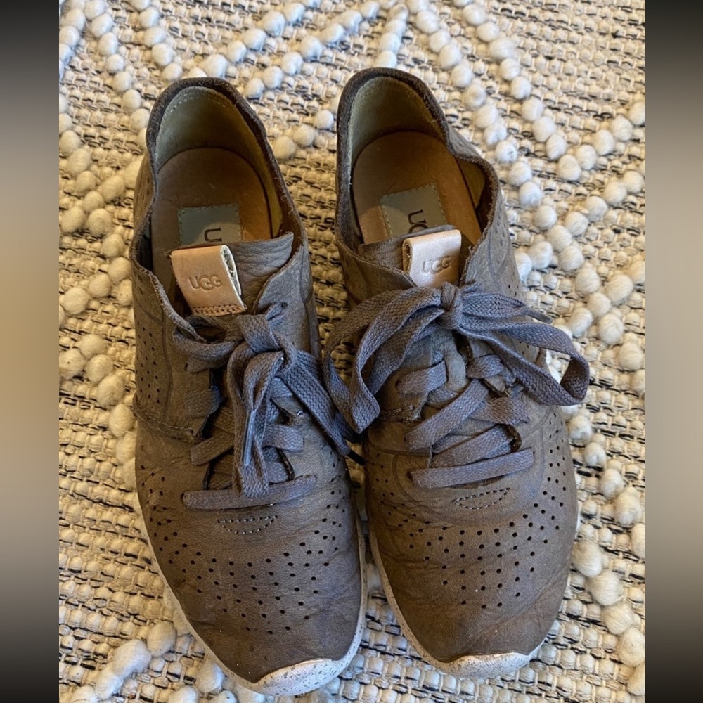 Ugg Treadlite Brown Sneakers‎  size 6